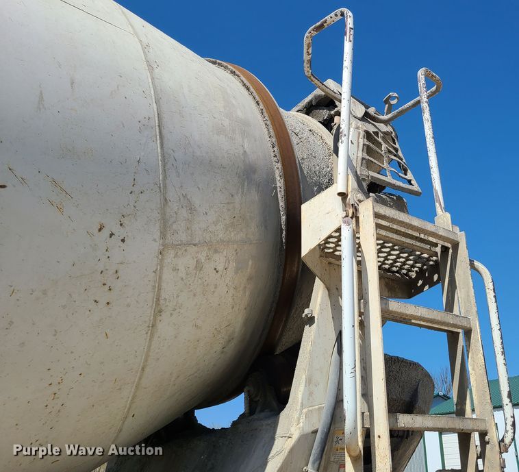 image for item DG7712 2006 Peterbilt 335 ready mix truck