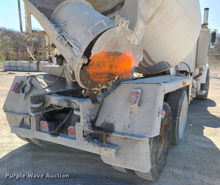image for item DG7712 2006 Peterbilt 335 ready mix truck