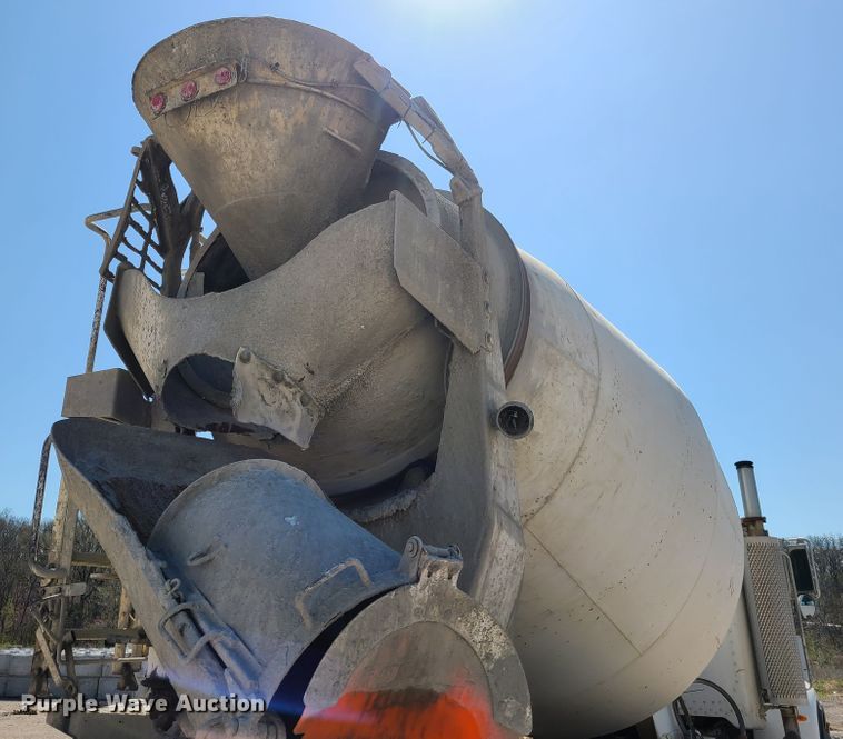 image for item DG7712 2006 Peterbilt 335 ready mix truck