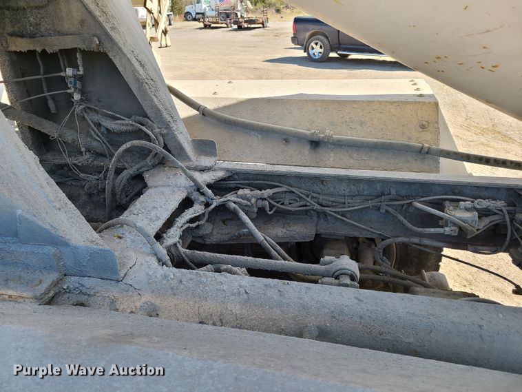 image for item DG7712 2006 Peterbilt 335 ready mix truck