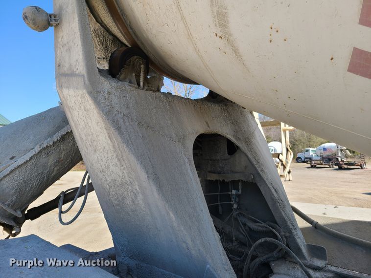 image for item DG7712 2006 Peterbilt 335 ready mix truck