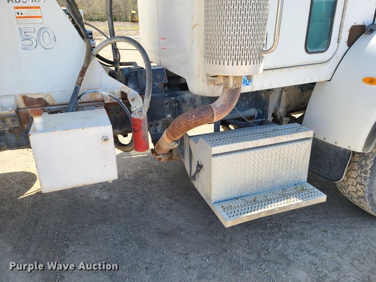 image for item DG7712 2006 Peterbilt 335 ready mix truck