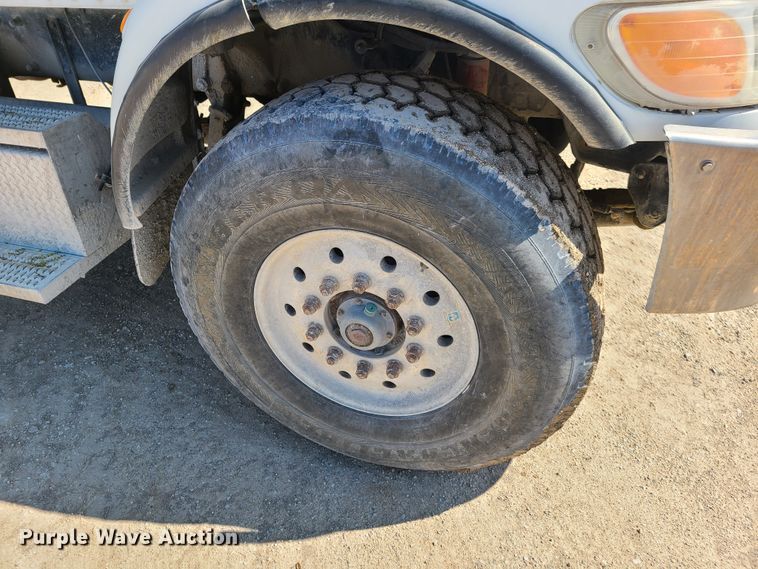 image for item DG7712 2006 Peterbilt 335 ready mix truck