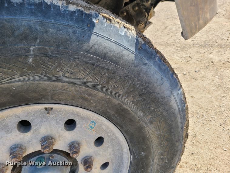 image for item DG7712 2006 Peterbilt 335 ready mix truck