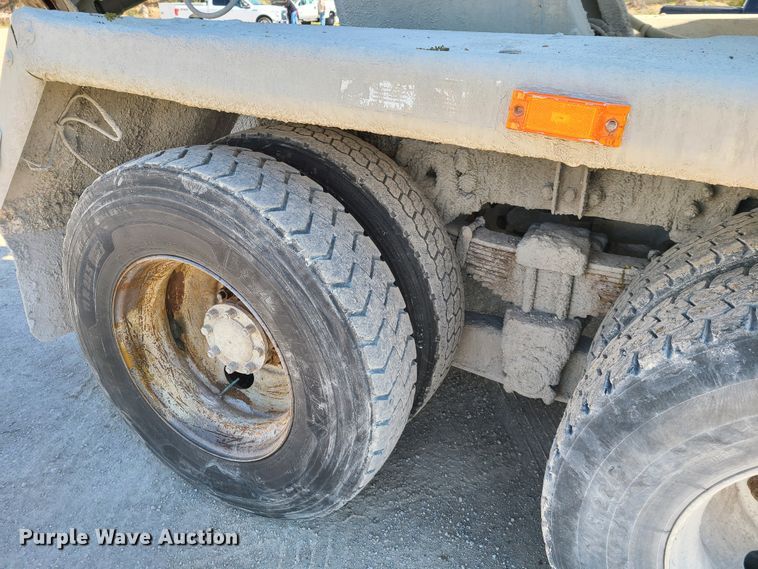 image for item DG7712 2006 Peterbilt 335 ready mix truck