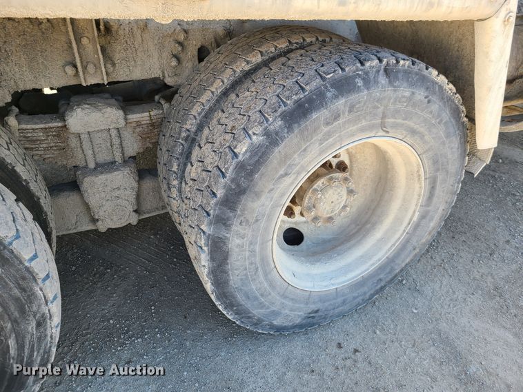 image for item DG7712 2006 Peterbilt 335 ready mix truck