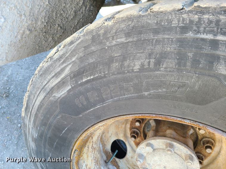 image for item DG7712 2006 Peterbilt 335 ready mix truck