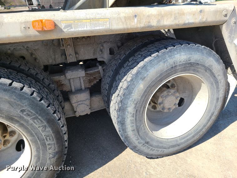 image for item DG7712 2006 Peterbilt 335 ready mix truck