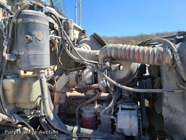 image for item DG7712 2006 Peterbilt 335 ready mix truck