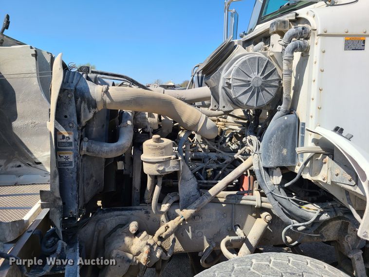 image for item DG7712 2006 Peterbilt 335 ready mix truck