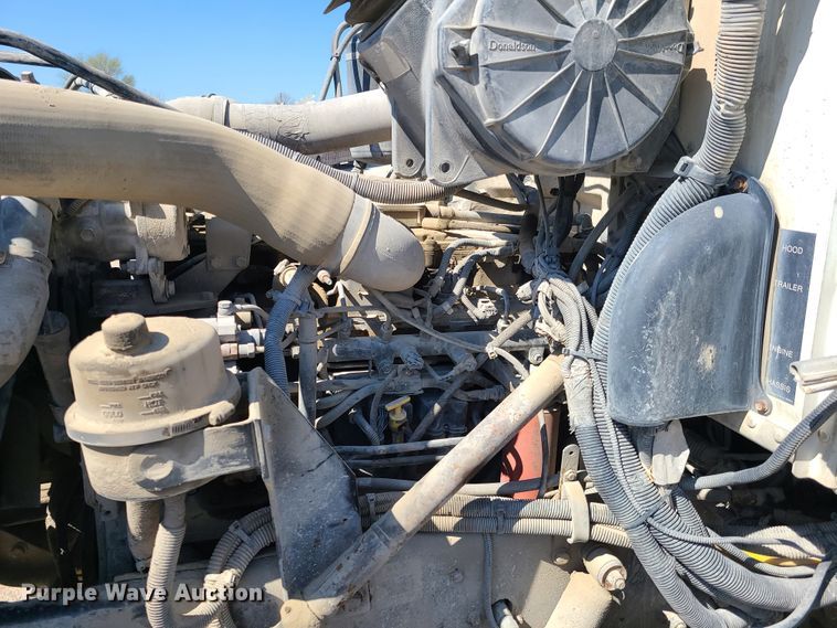 image for item DG7712 2006 Peterbilt 335 ready mix truck