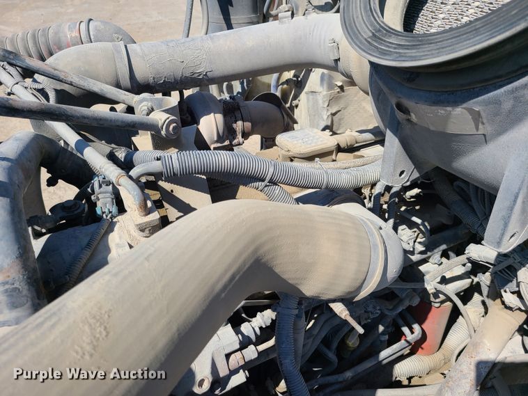 image for item DG7712 2006 Peterbilt 335 ready mix truck