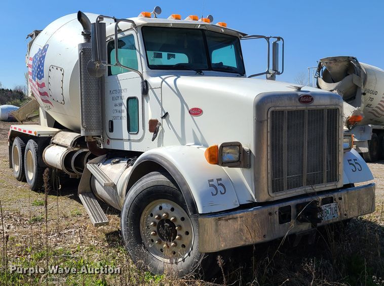 image for item DG7713 2005 Peterbilt 357 ready mix truck