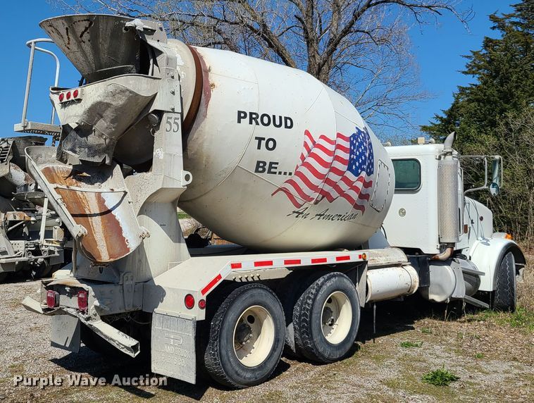 image for item DG7713 2005 Peterbilt 357 ready mix truck