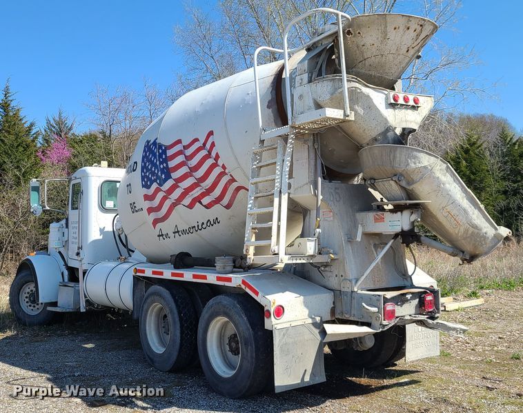 image for item DG7713 2005 Peterbilt 357 ready mix truck