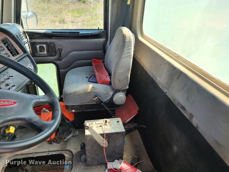 image for item DG7713 2005 Peterbilt 357 ready mix truck