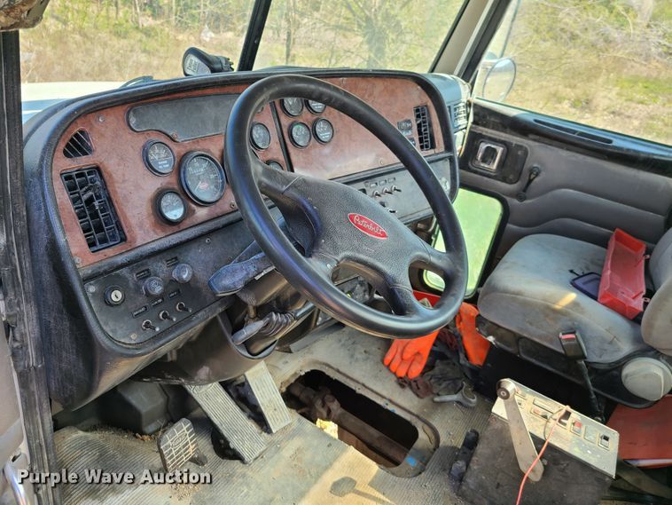 image for item DG7713 2005 Peterbilt 357 ready mix truck