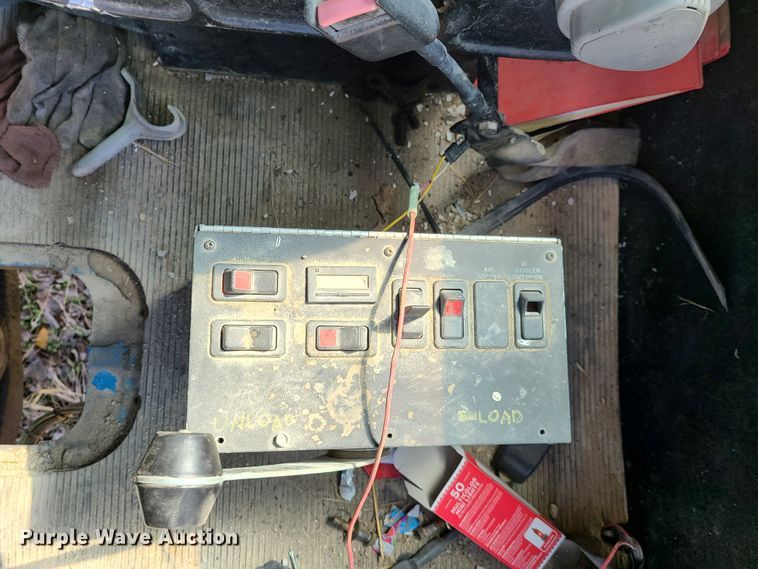 image for item DG7713 2005 Peterbilt 357 ready mix truck