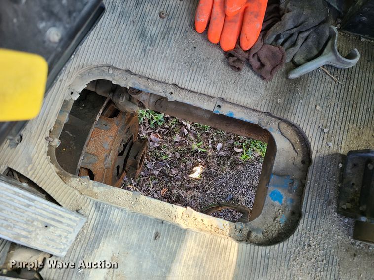 image for item DG7713 2005 Peterbilt 357 ready mix truck