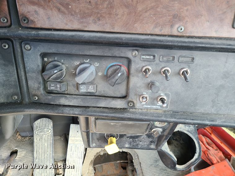 image for item DG7713 2005 Peterbilt 357 ready mix truck