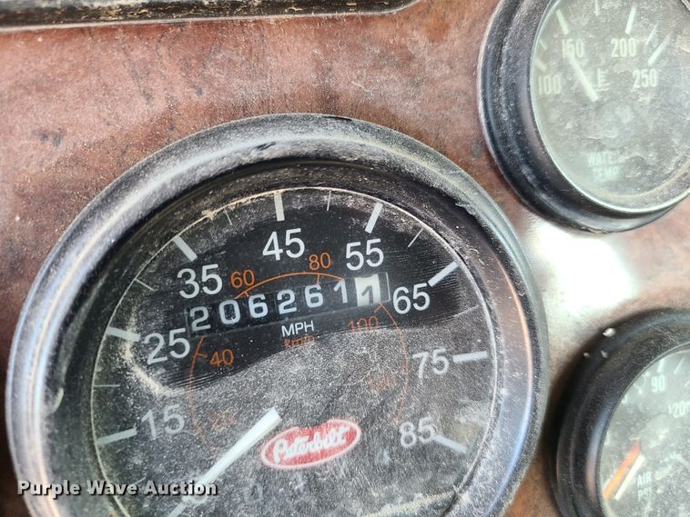 image for item DG7713 2005 Peterbilt 357 ready mix truck