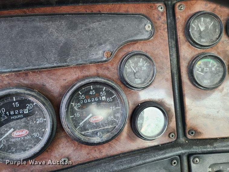 image for item DG7713 2005 Peterbilt 357 ready mix truck