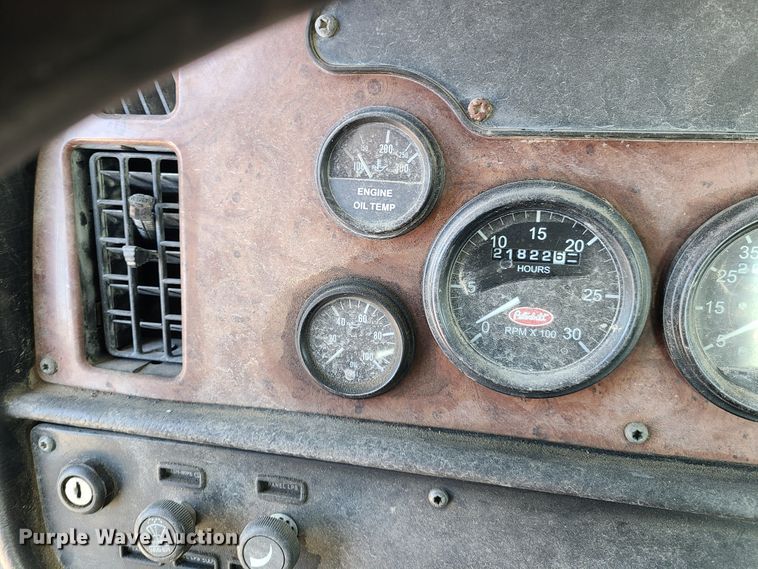 image for item DG7713 2005 Peterbilt 357 ready mix truck