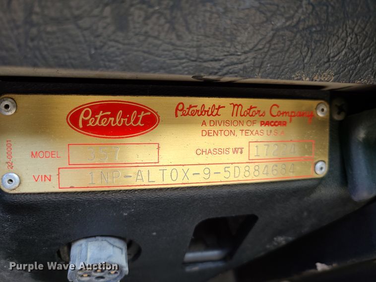 image for item DG7713 2005 Peterbilt 357 ready mix truck