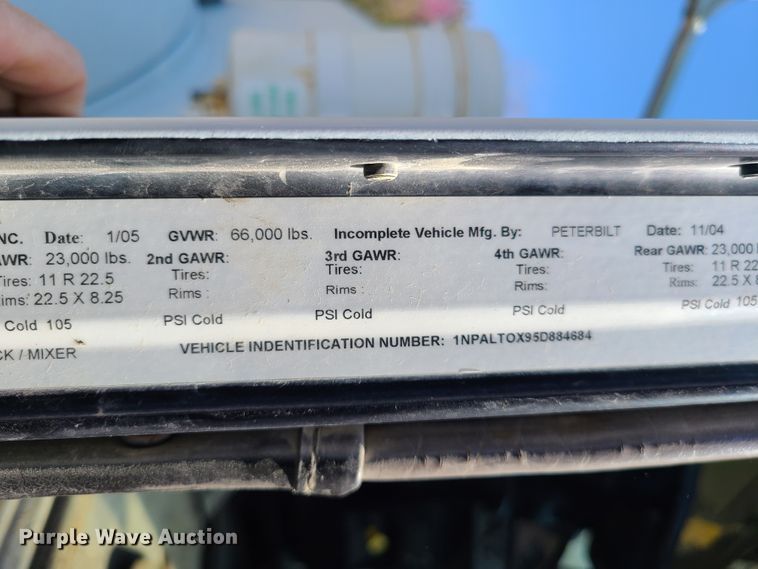 image for item DG7713 2005 Peterbilt 357 ready mix truck