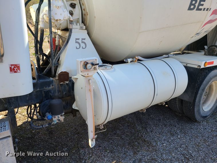 image for item DG7713 2005 Peterbilt 357 ready mix truck