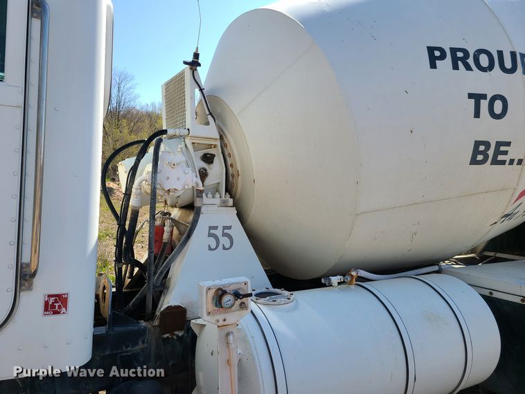 image for item DG7713 2005 Peterbilt 357 ready mix truck