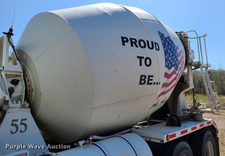 image for item DG7713 2005 Peterbilt 357 ready mix truck