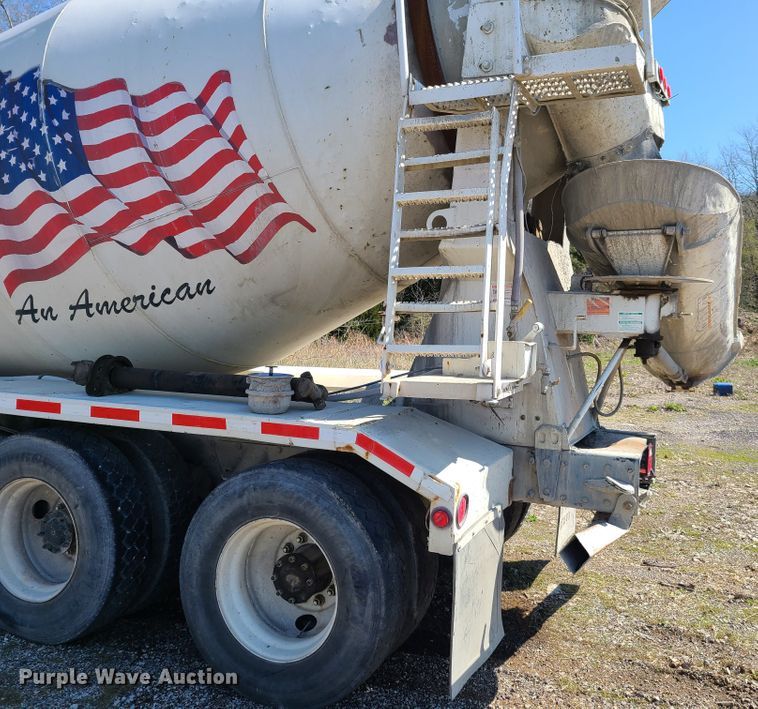 image for item DG7713 2005 Peterbilt 357 ready mix truck