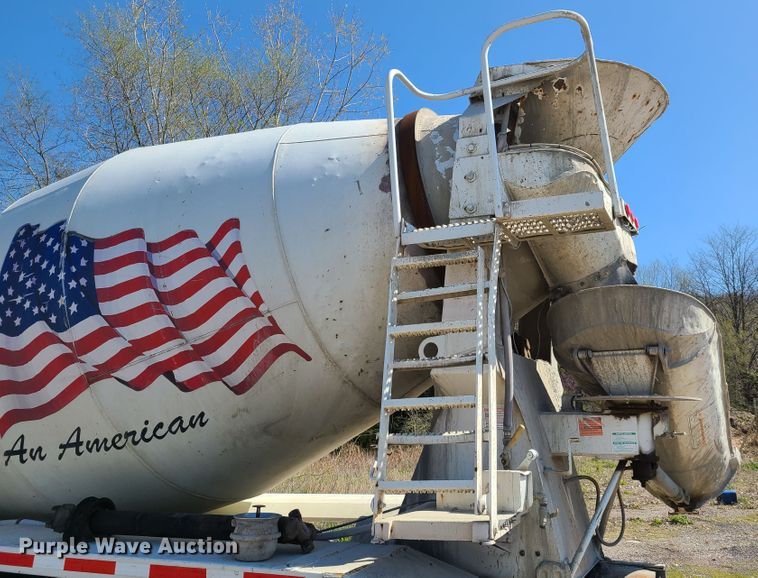 image for item DG7713 2005 Peterbilt 357 ready mix truck