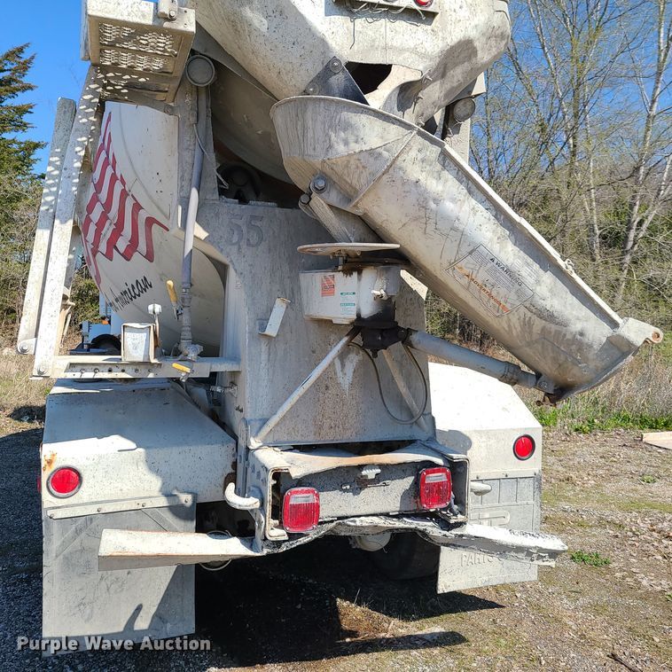 image for item DG7713 2005 Peterbilt 357 ready mix truck