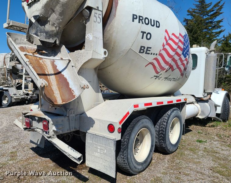 image for item DG7713 2005 Peterbilt 357 ready mix truck