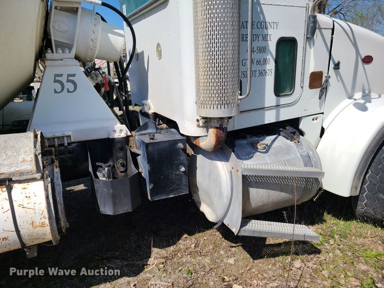 image for item DG7713 2005 Peterbilt 357 ready mix truck
