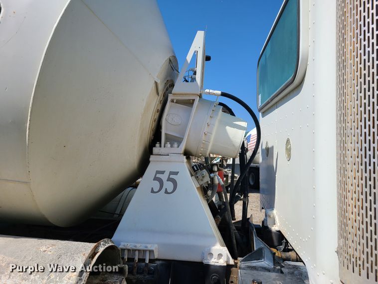 image for item DG7713 2005 Peterbilt 357 ready mix truck