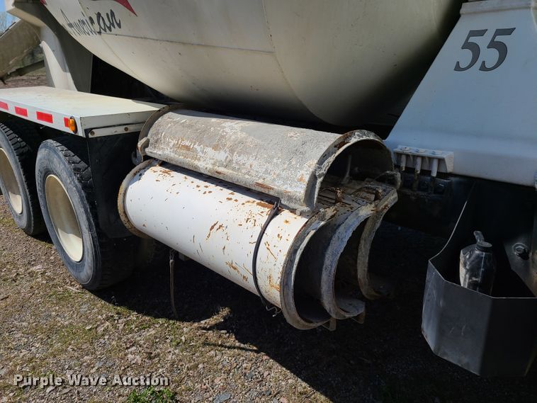 image for item DG7713 2005 Peterbilt 357 ready mix truck