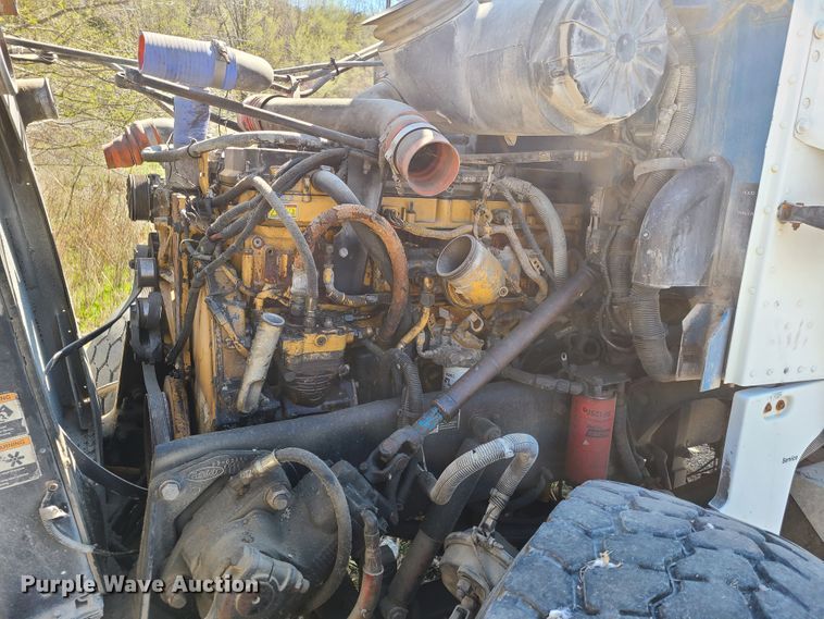 image for item DG7713 2005 Peterbilt 357 ready mix truck