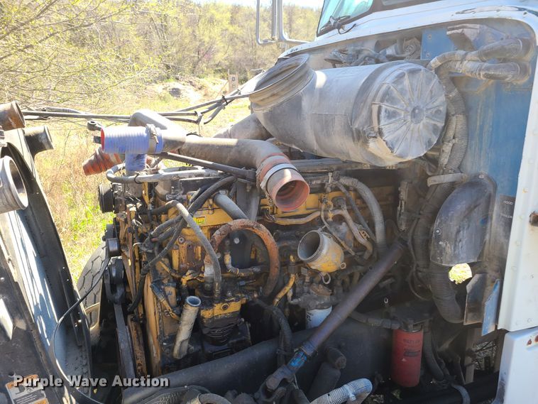 image for item DG7713 2005 Peterbilt 357 ready mix truck