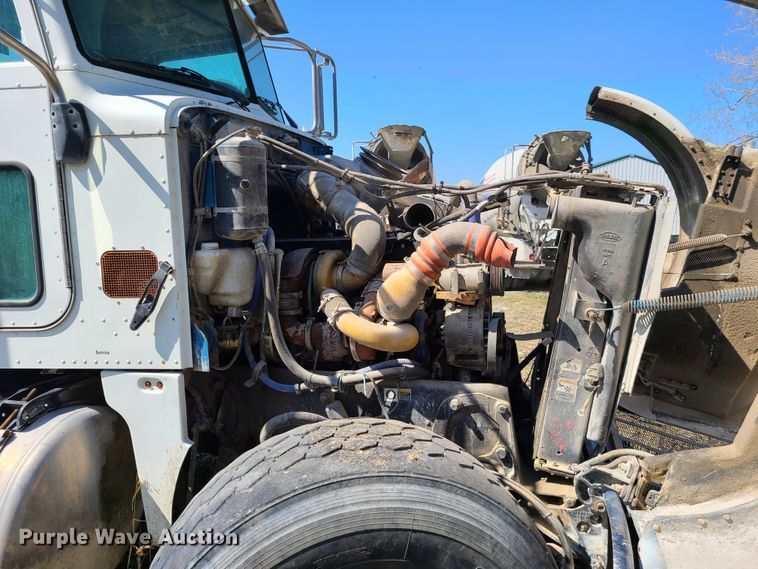 image for item DG7713 2005 Peterbilt 357 ready mix truck