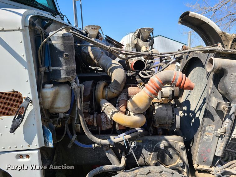 image for item DG7713 2005 Peterbilt 357 ready mix truck