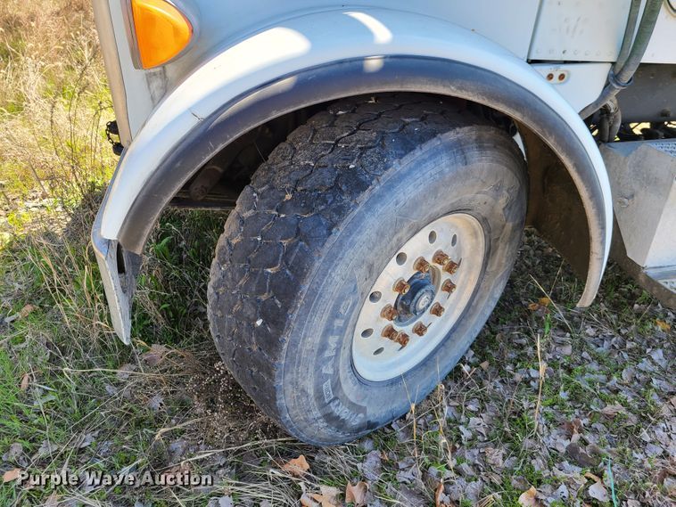 image for item DG7713 2005 Peterbilt 357 ready mix truck