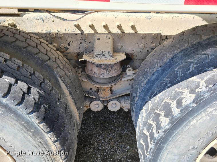 image for item DG7713 2005 Peterbilt 357 ready mix truck