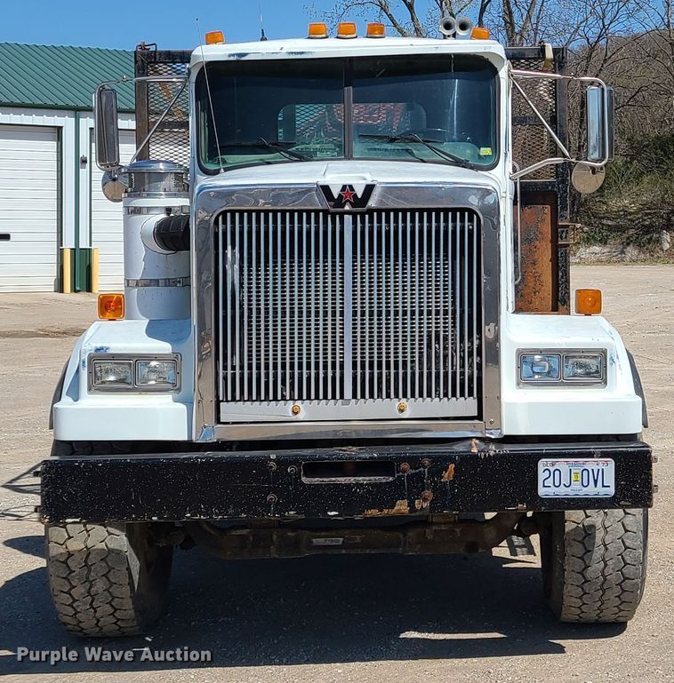image for item DG7715 1992 Western Star 4864F crane truck