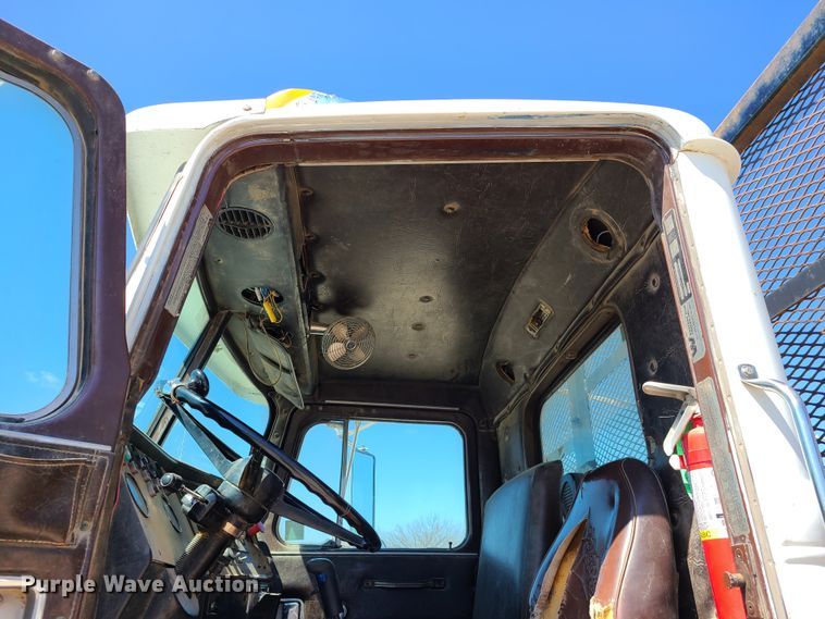 image for item DG7715 1992 Western Star 4864F crane truck