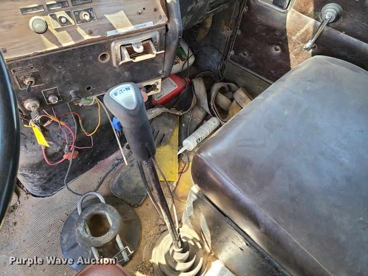 image for item DG7715 1992 Western Star 4864F crane truck