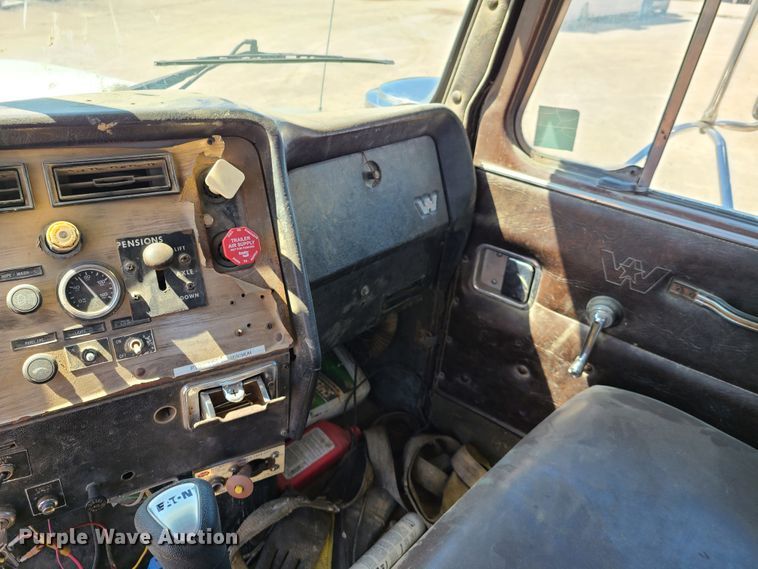 image for item DG7715 1992 Western Star 4864F crane truck