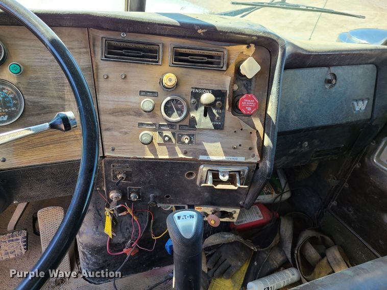 image for item DG7715 1992 Western Star 4864F crane truck